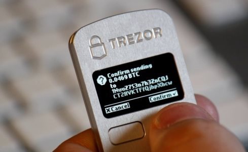 Trezor- Bitcoin peňaženka