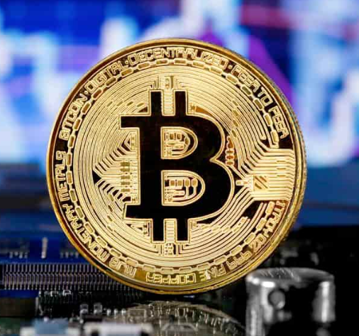 Čínska spoločnosť vyťaží až tretinu všetkých bitcoinových blokov za deň